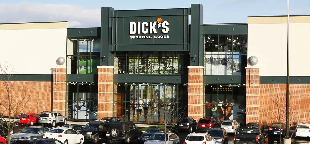 Dick’s Sporting Goods (NNN)